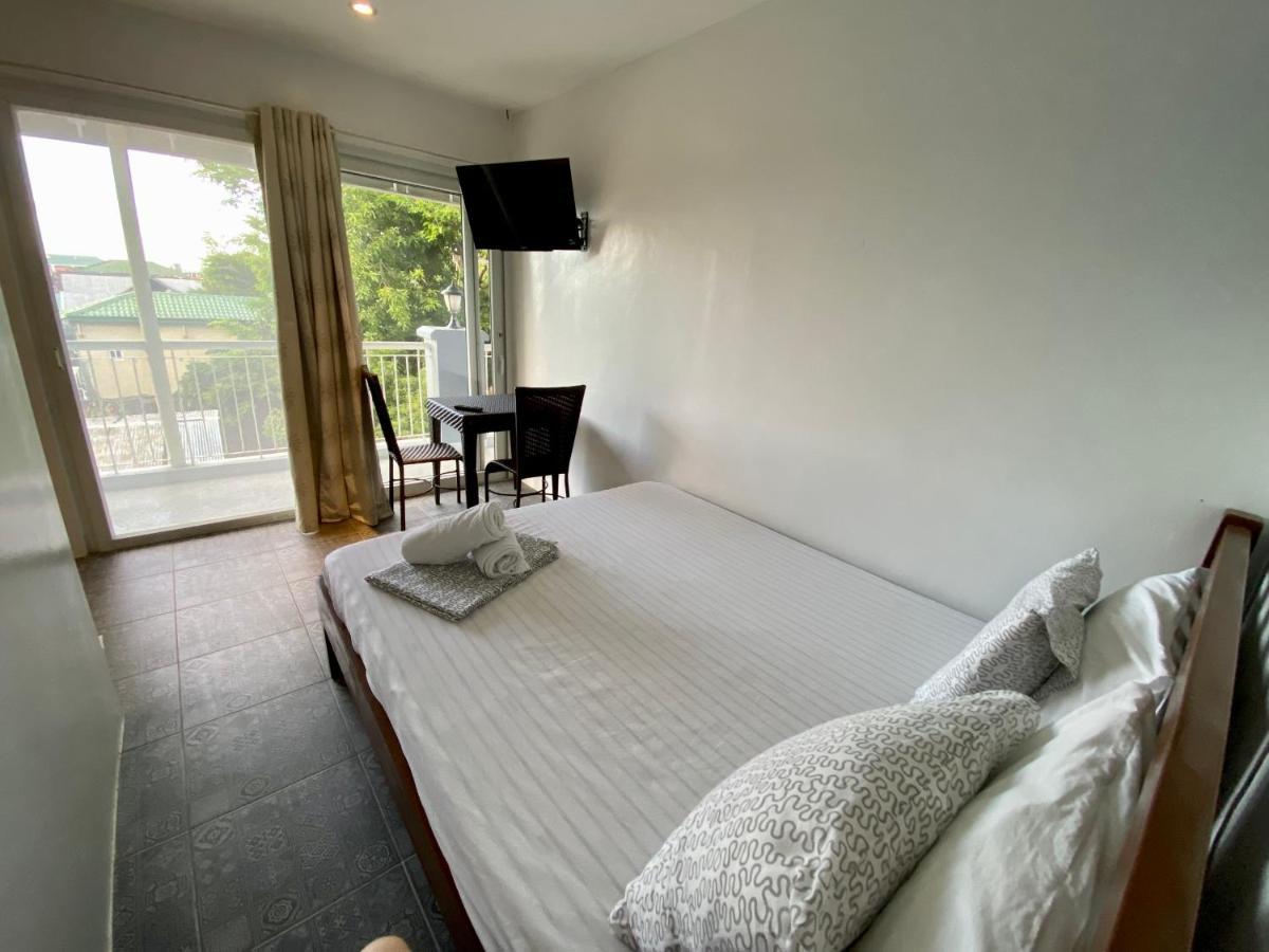 Victoria'S Bed & Breakfast Puerto Galera Esterno foto